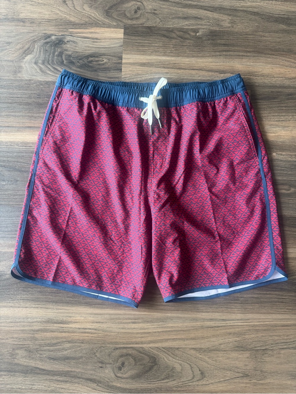 Fair Harbor Red Geometric Swim Shorts sz XL Lined